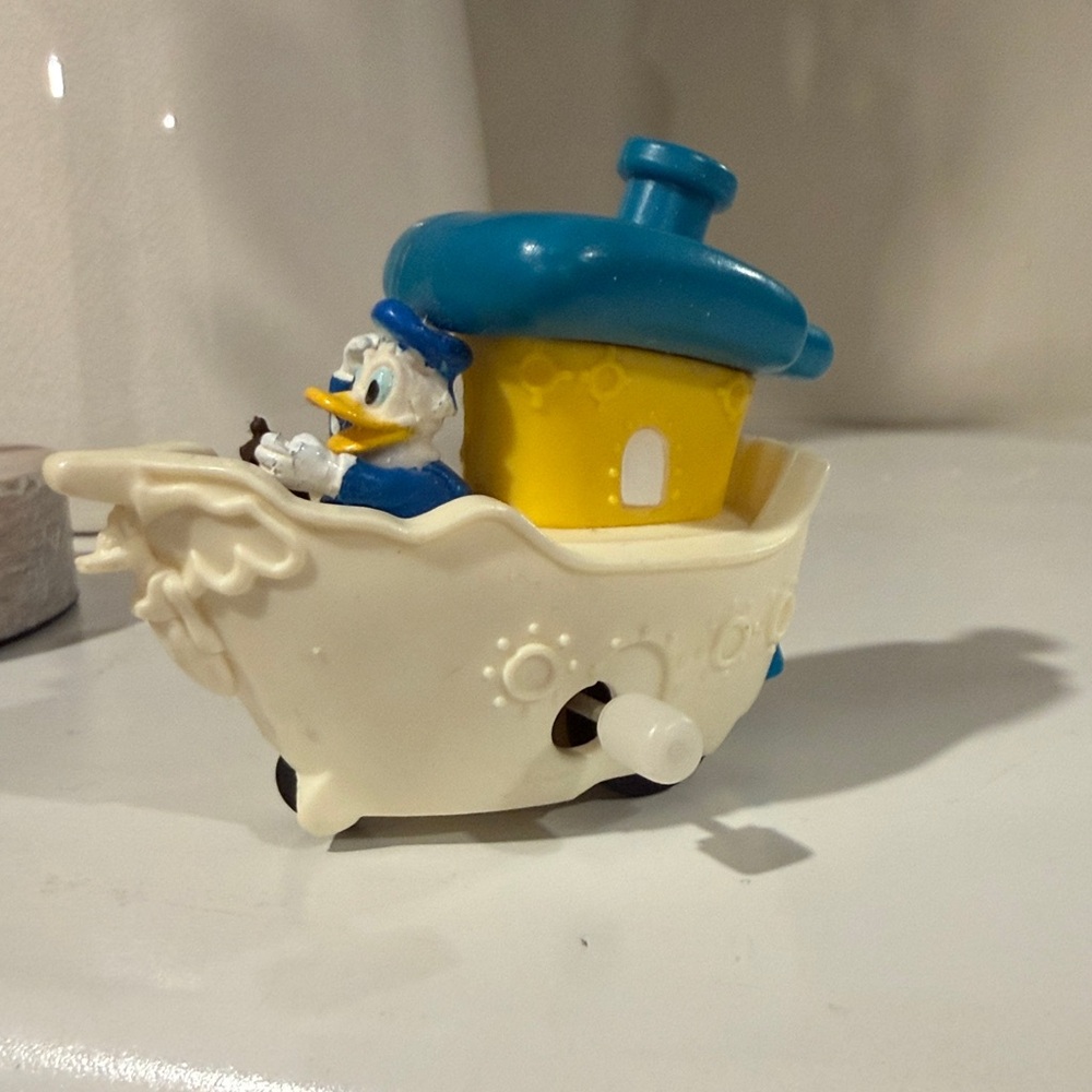 Vintage 1993 Disney Toontown Burger King Happy Meal Toy Donald Duck Wind-up Boat - Picture 2 of 4